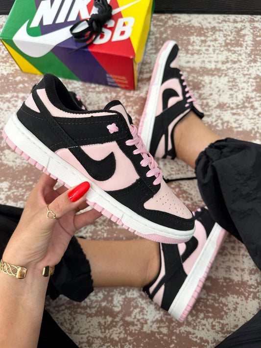 Nike Dunk Low pink