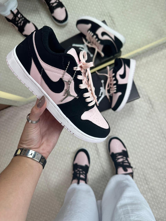 Jordan Low Black & Pink