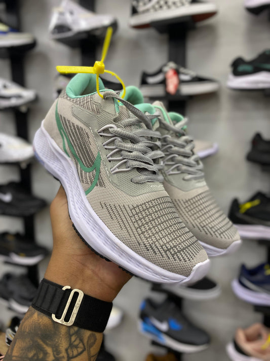 Nike Revolution Feminino