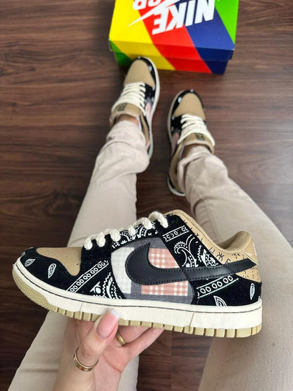 Nike Dunk Low cactus x Travis Scott