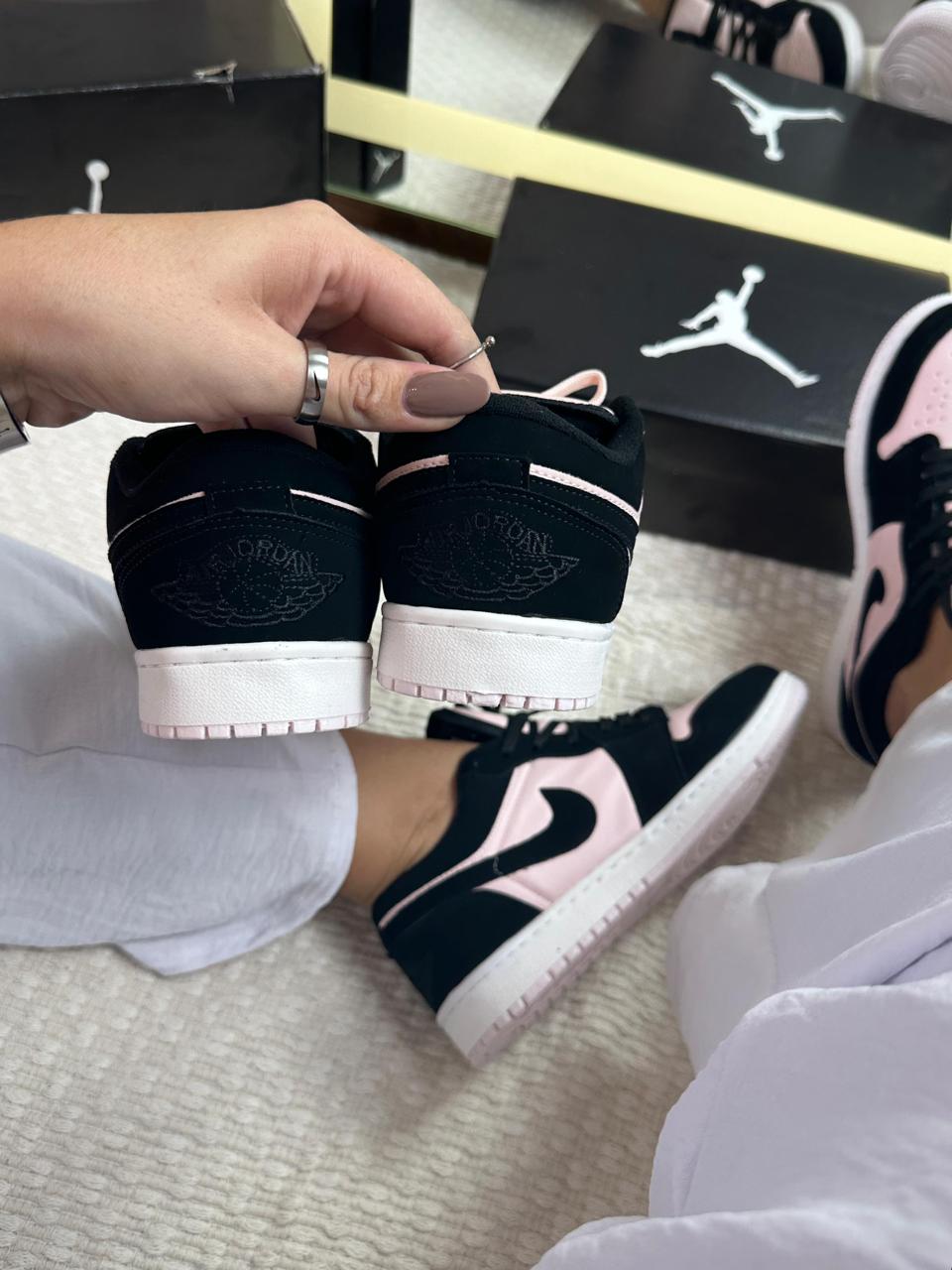 Jordan Low Black & Pink