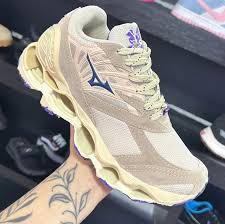 Mizuno Wave Prophecy LS