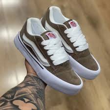 Vans Knu School